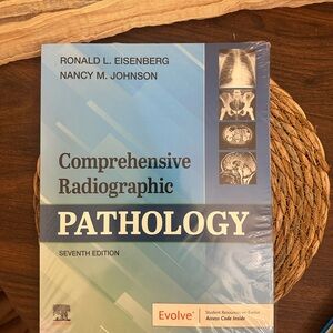 Comprehensive Radiographic Pathology Book